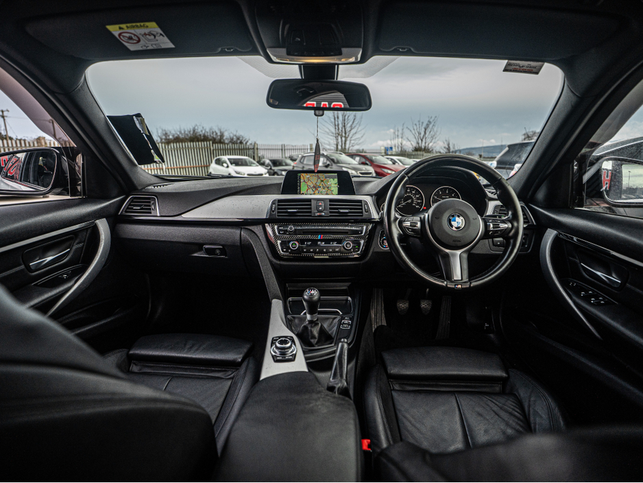 2016 BMW 3 Series - image 9