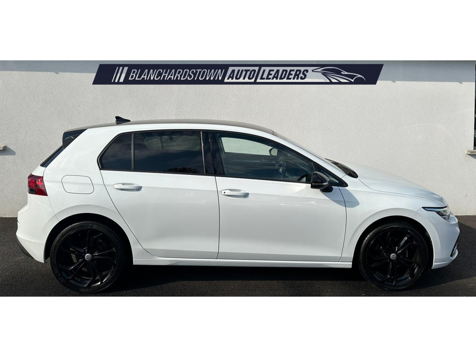 2022 Volkswagen Golf - image 9