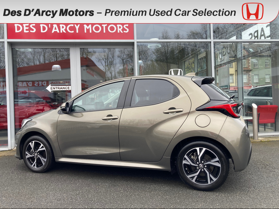 2024 Toyota Yaris - image 4