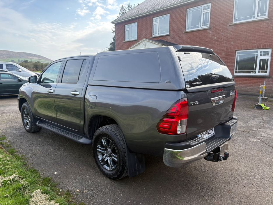 2022 Toyota Hilux - image 6