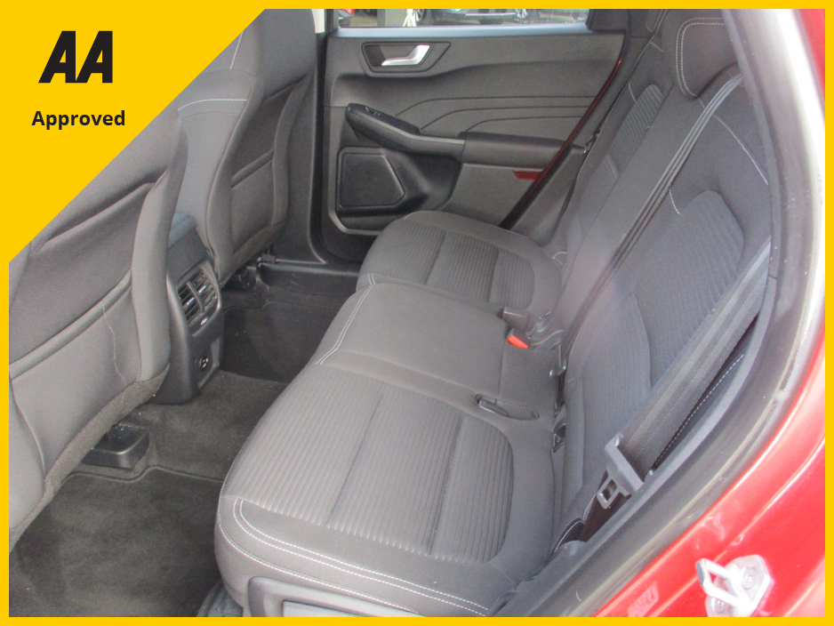 2022 Ford Kuga - image 4