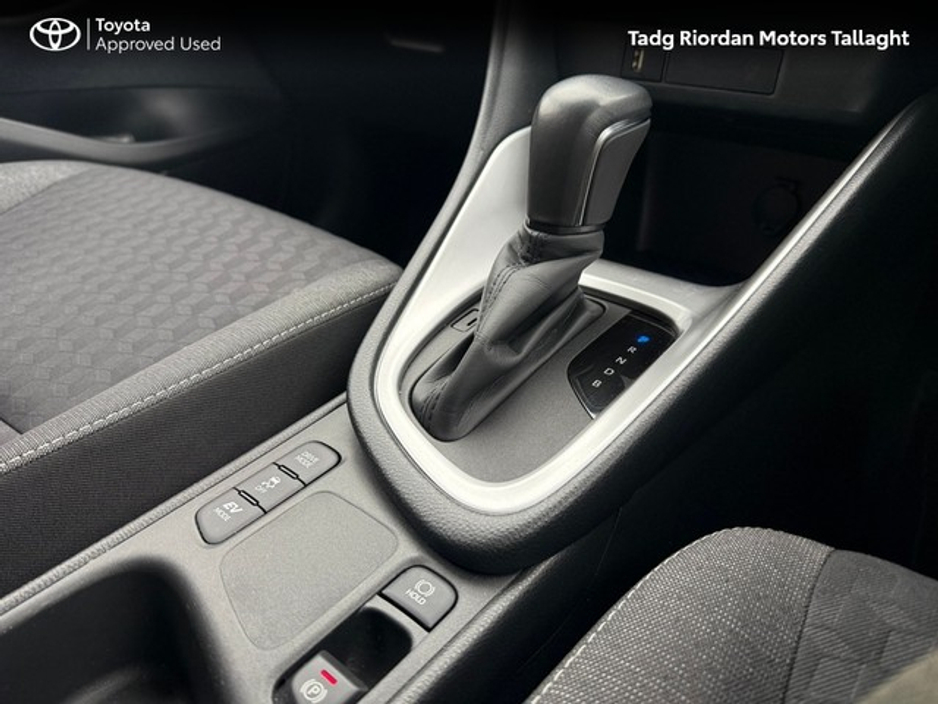 2022 Toyota Yaris - image 15