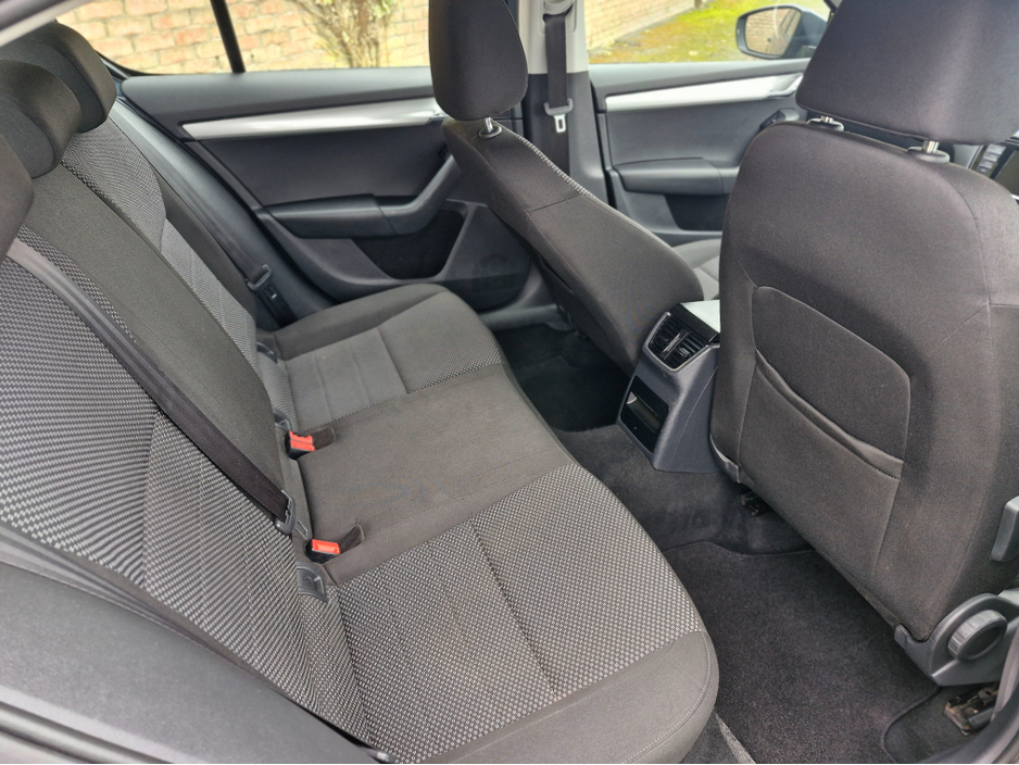 2016 Skoda Octavia - image 25