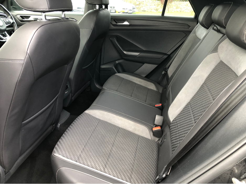 2019 Volkswagen T-Roc - image 13