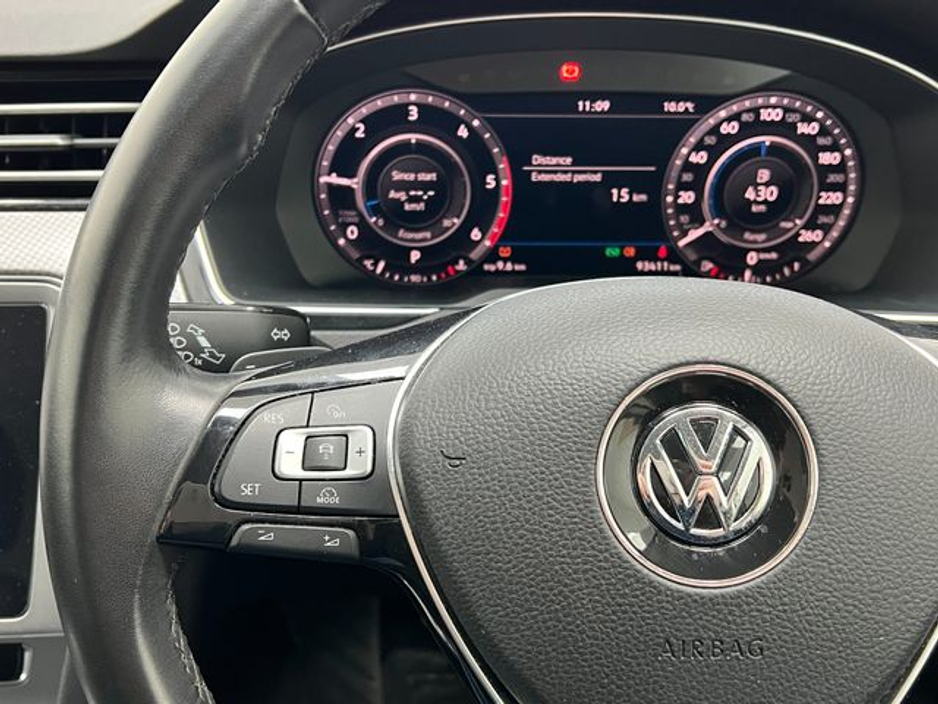2018 Volkswagen Passat - image 30