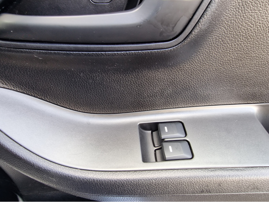 2017 Kia Picanto - image 20