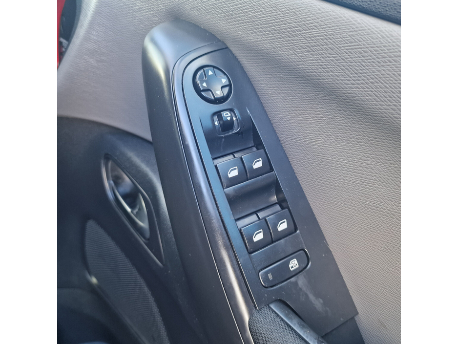 2015 Citroen Grand C4 Picasso - image 14