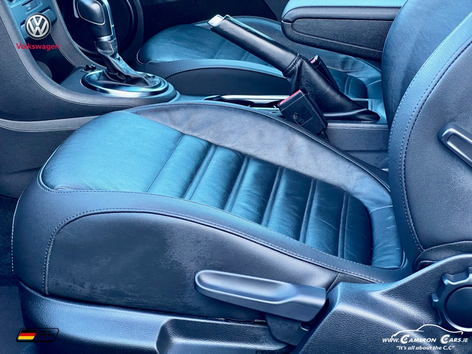 2013 Volkswagen Beetle - image 12