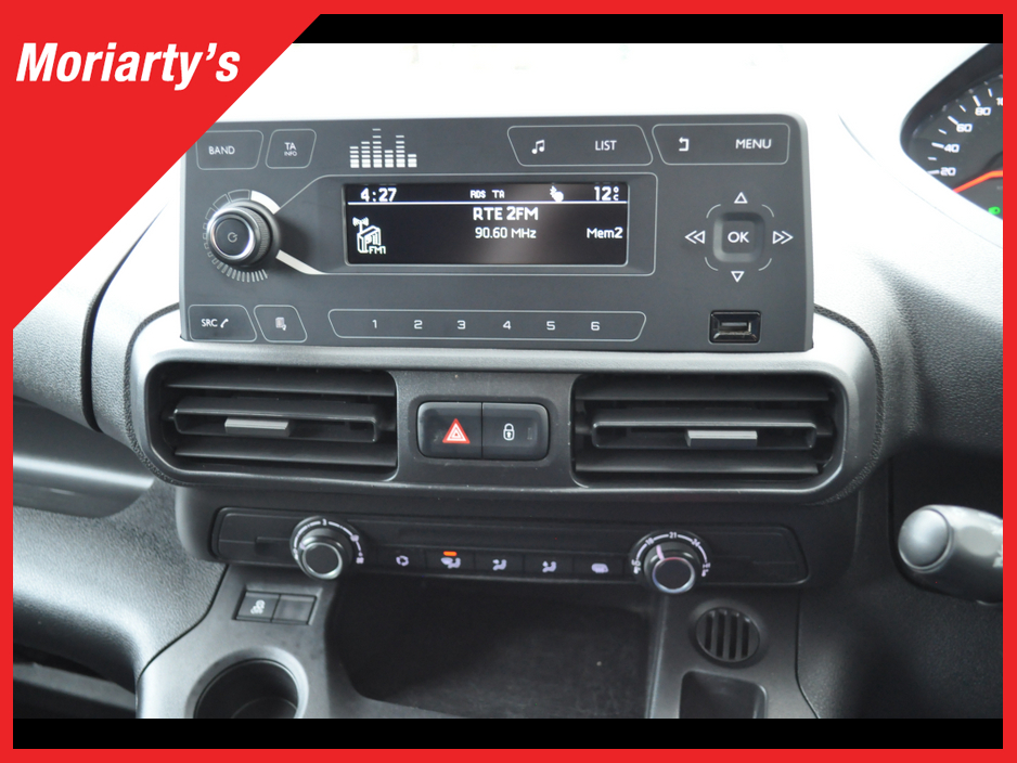 2020 Peugeot Partner - image 11