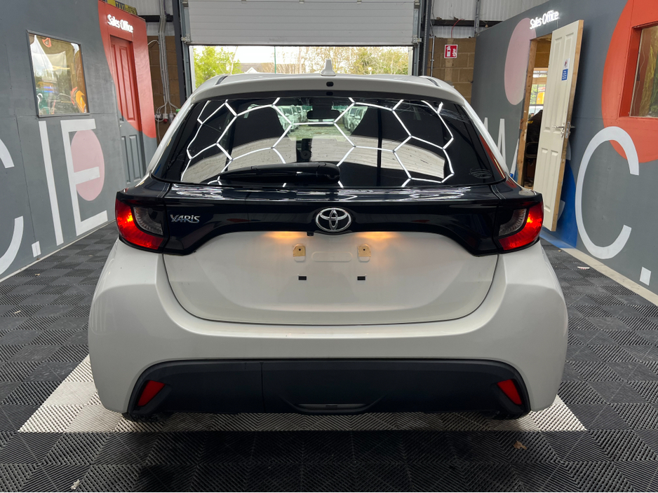 2020 Toyota Yaris - image 3