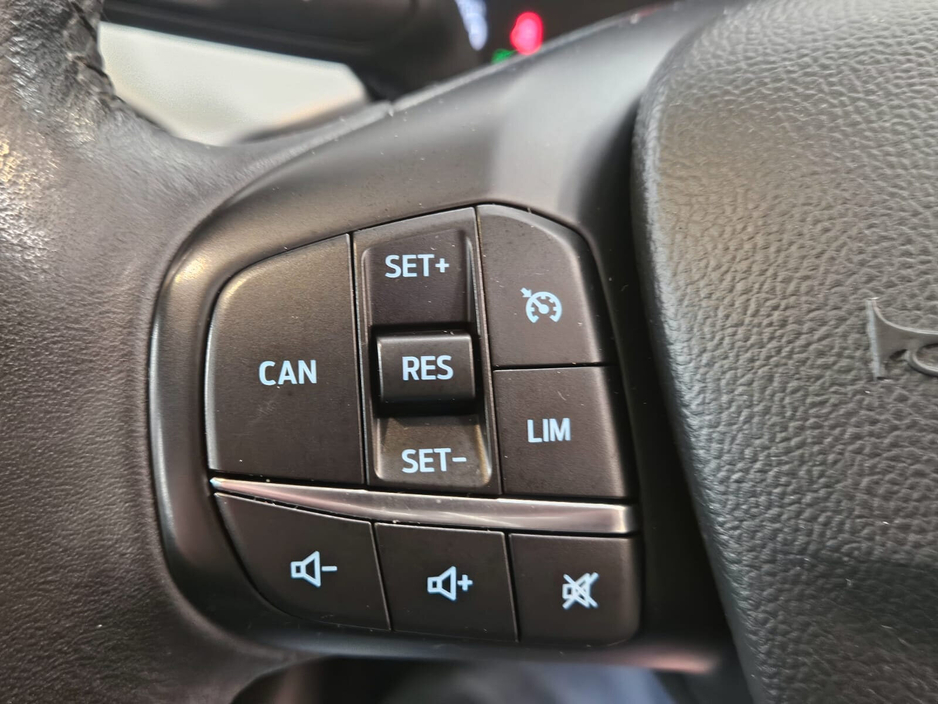 2019 Ford Focus - image 8