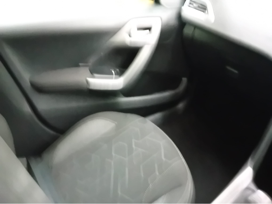 2018 Peugeot 2008 - image 12