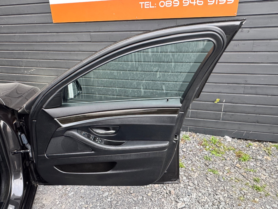 2016 BMW 5 Series - image 14