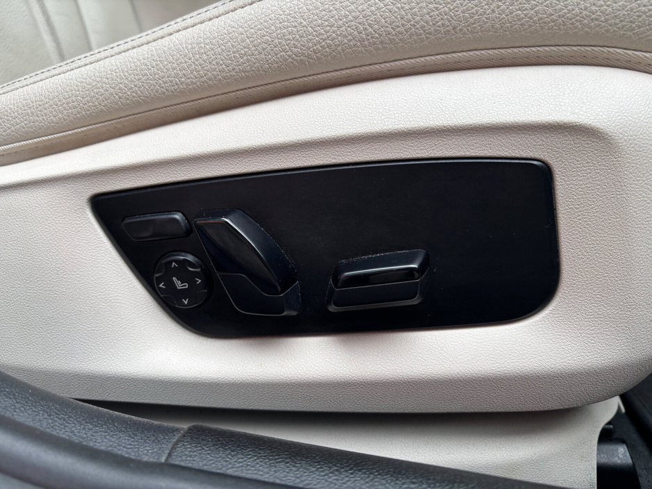 2022 BMW 5 Series - image 14