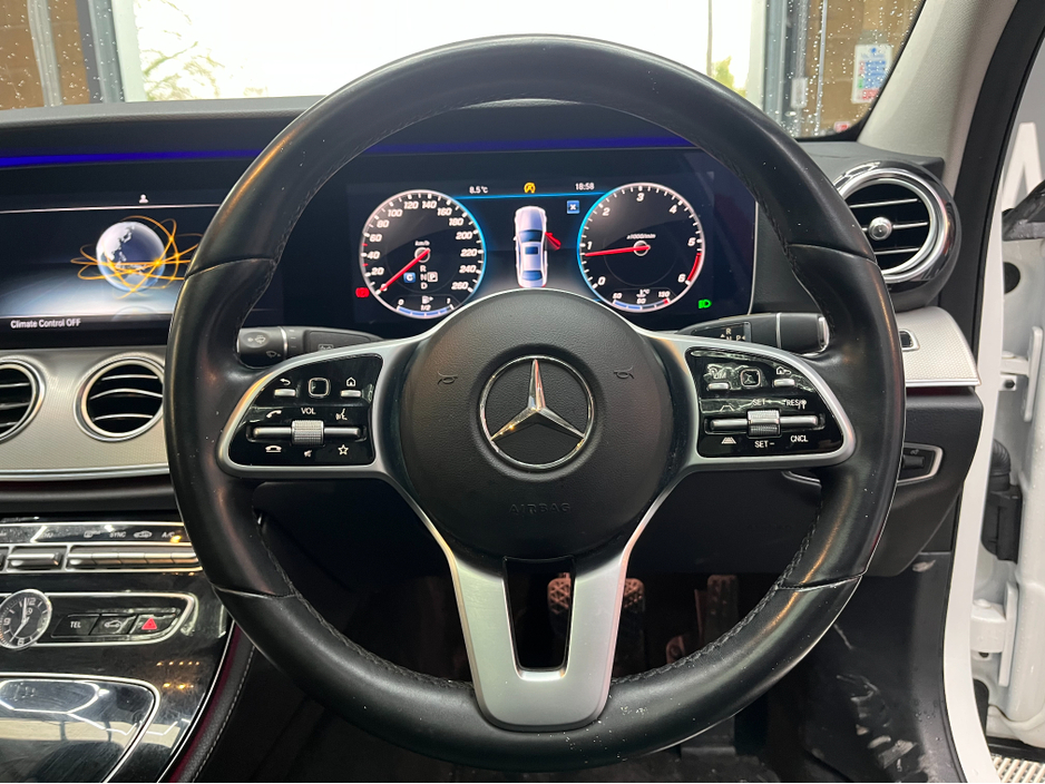 2019 Mercedes-Benz E Class 2019 MERCEDES-BENZ E220D ADVANTGARDE 2.0 AUTOMATIC / CRUISE CONTROL / 360° PARKING CAMERA / ELECTRIC MEMORY & HEATED SEATS / PANORAMIC SUNROOF / PADDLE SHIFTERS / APPLE CARPLAY / AMBIENT LIGHTS