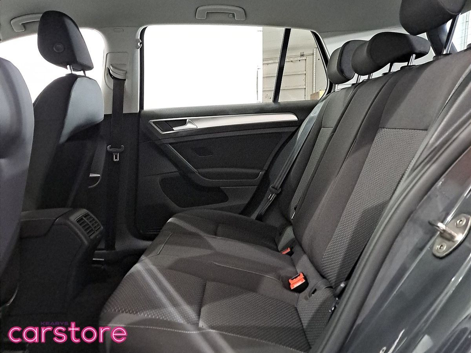 2019 Volkswagen Golf - image 10