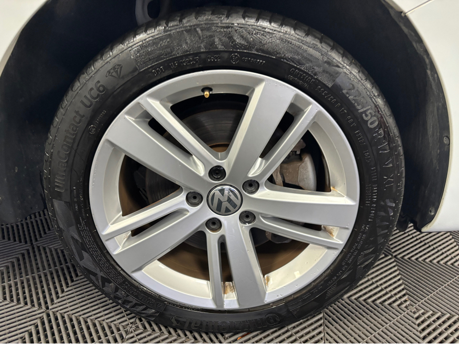 2020 Volkswagen Sharan *VOLKSWAGEN SHARAN* *AUTO LIGHTS* *DSG AUTO* *KEYLESS ENTRY* *REVERSE CAMERA* *7 SEATER* *MULTIFUNCTION STEERING WHEEL* *HEATED SEATS* *TRADE INS WELCOME*