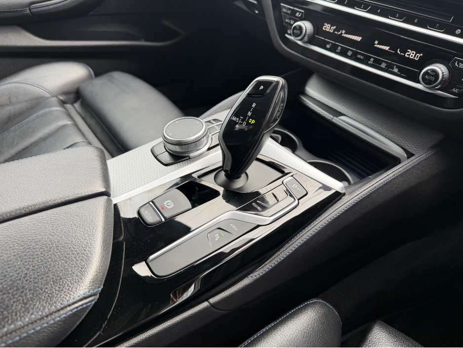 2019 BMW 5 Series - image 18