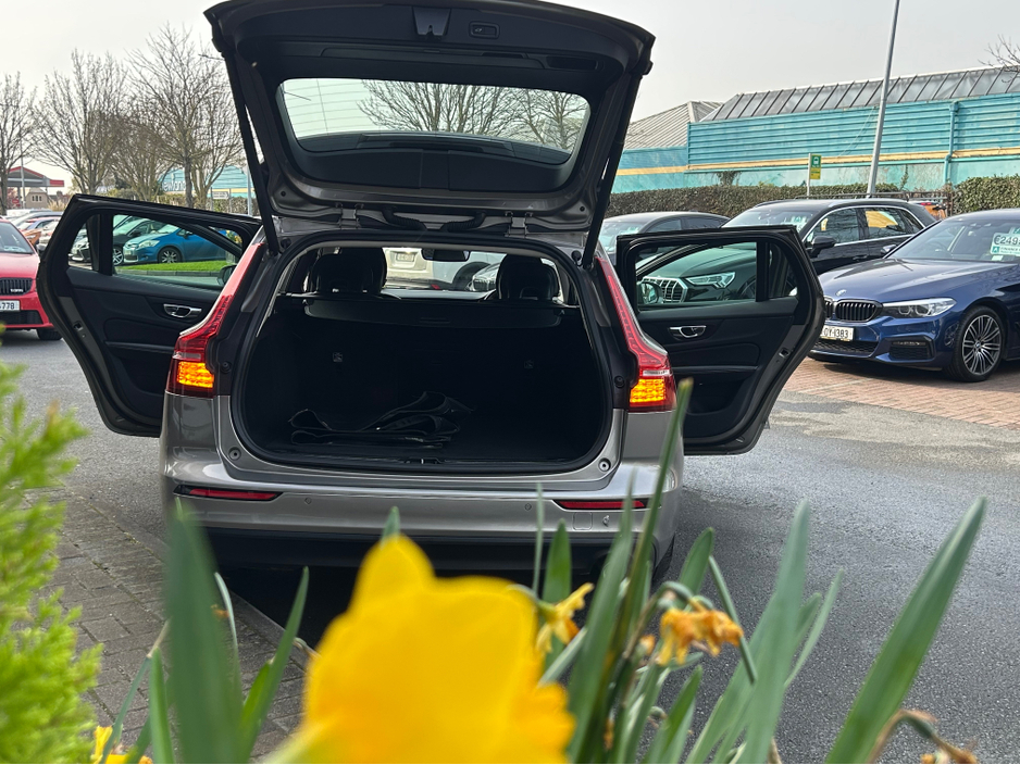 2018 Volvo V60 - image 26