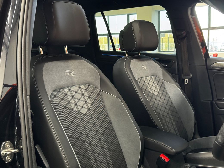 2024 Volkswagen Tiguan - image 24