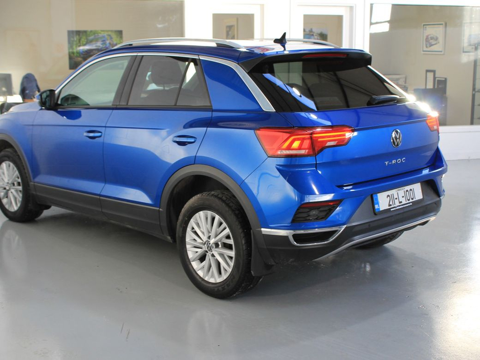 2021 Volkswagen T-Roc - image 8