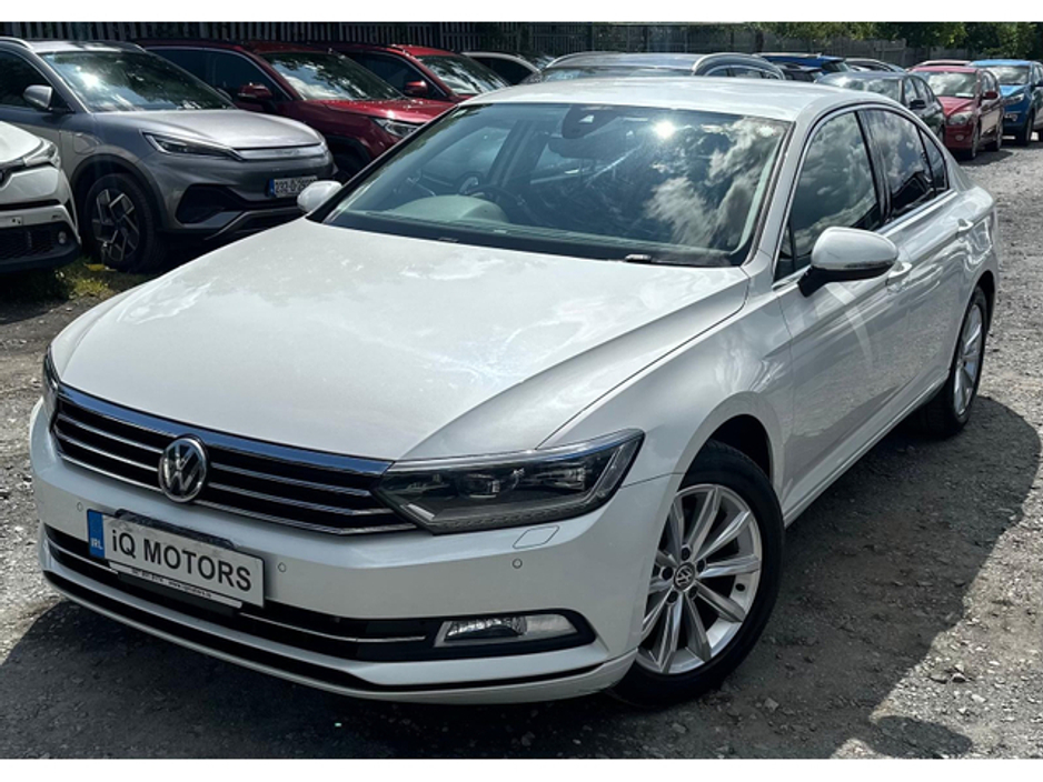 2016 Volkswagen Passat - image 3
