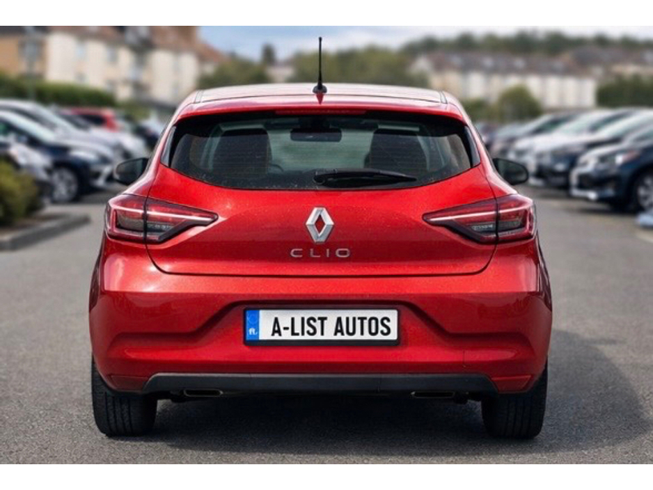 2023 Renault Clio - image 4