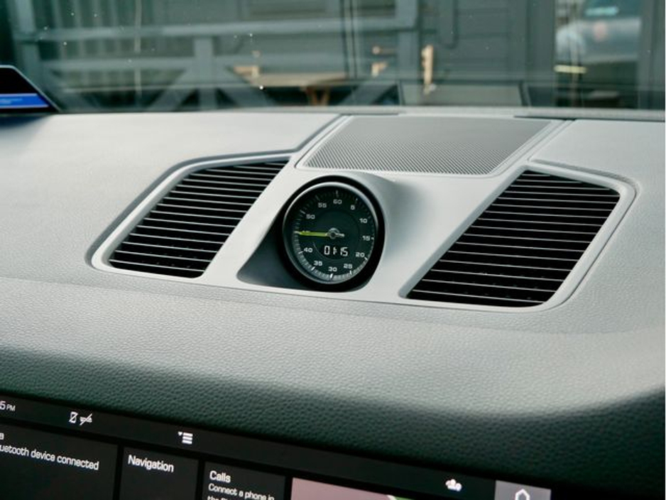 2021 Porsche Cayenne - image 16