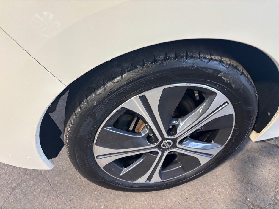 2019 Nissan Leaf - image 14