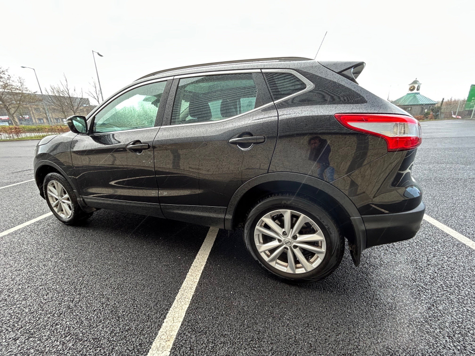 2016 Nissan Qashqai - image 4