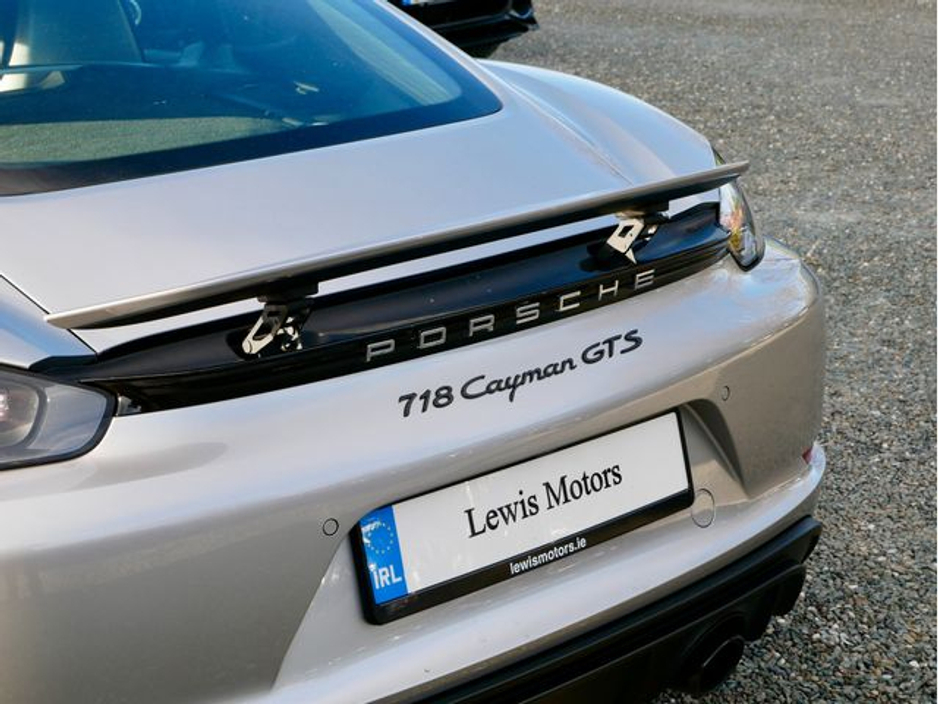 2023 Porsche Cayman - image 13