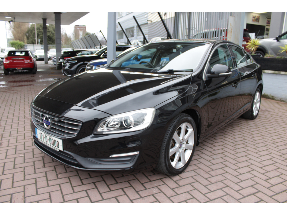 2017 Volvo S60 - image 8