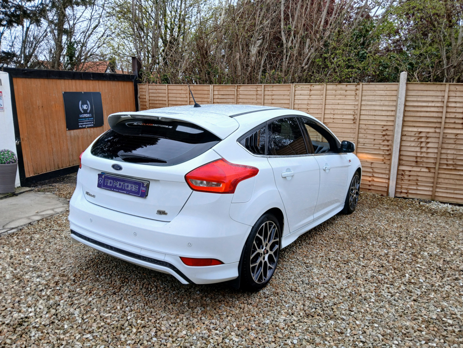 2016 Ford Focus - image 10