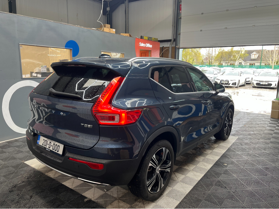 2020 Volvo XC40 - image 2