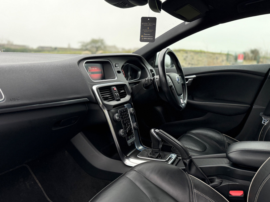 2014 Volvo V40 2.0 T5 (245hp) R-Design Geartronic €11,900