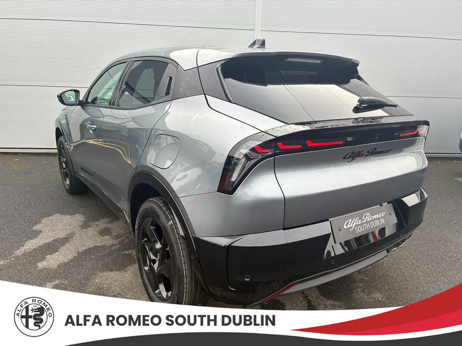 2026 Alfa Romeo Junior Ibrida €44,345