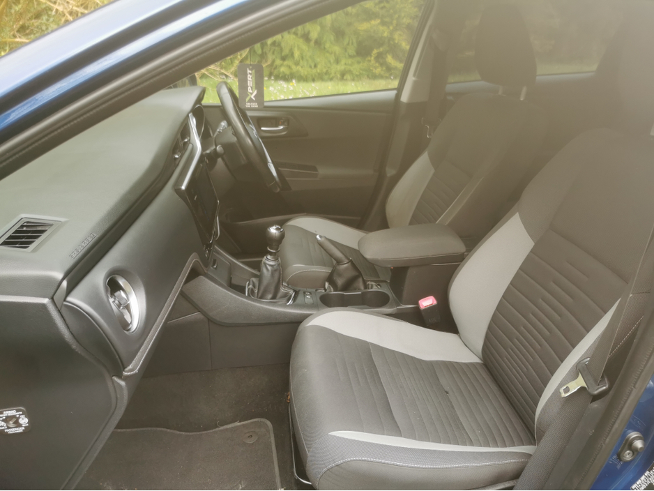 2016 Toyota Auris - image 12