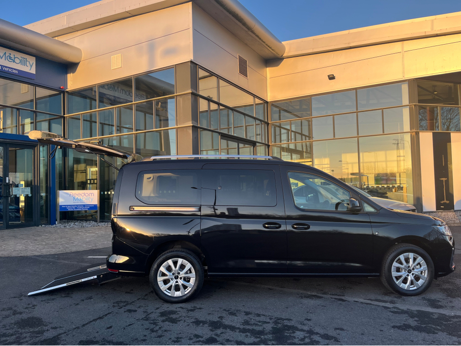 2026 Ford Tourneo Connect Titanium Auto, Wheelchair Accessible €43,404