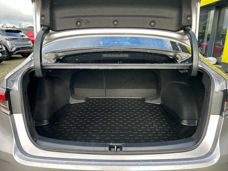 2022 Toyota Corolla HYBRID LUNA SPORT 4DR €21,950