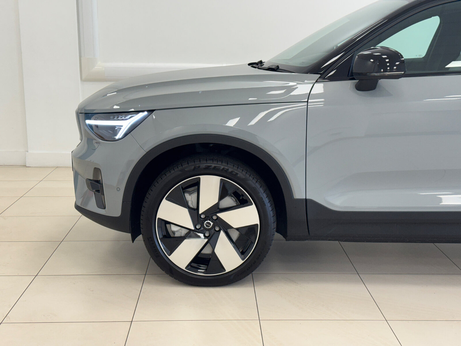 2026 Volvo EX40 - image 4