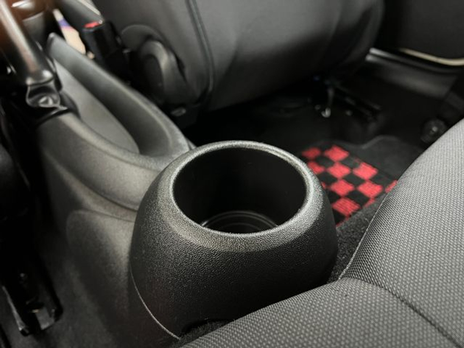 2017 MINI Cooper D - image 8