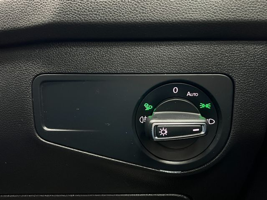 2023 Volkswagen Tiguan - image 39