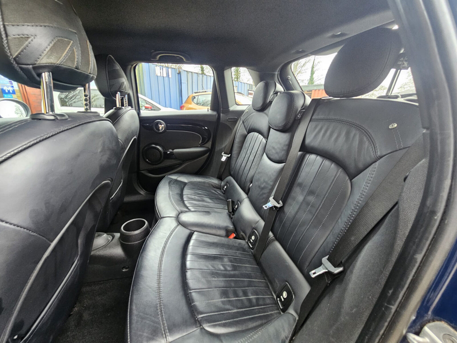 2017 MINI Hatch - image 20