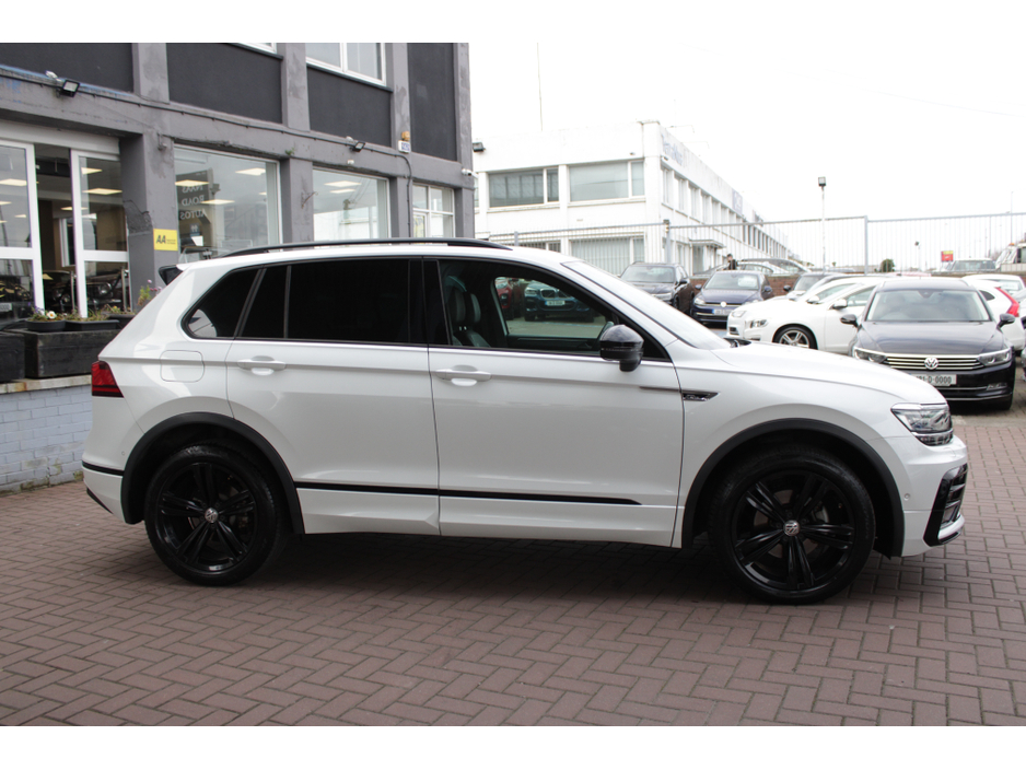 2018 Volkswagen Tiguan - image 3