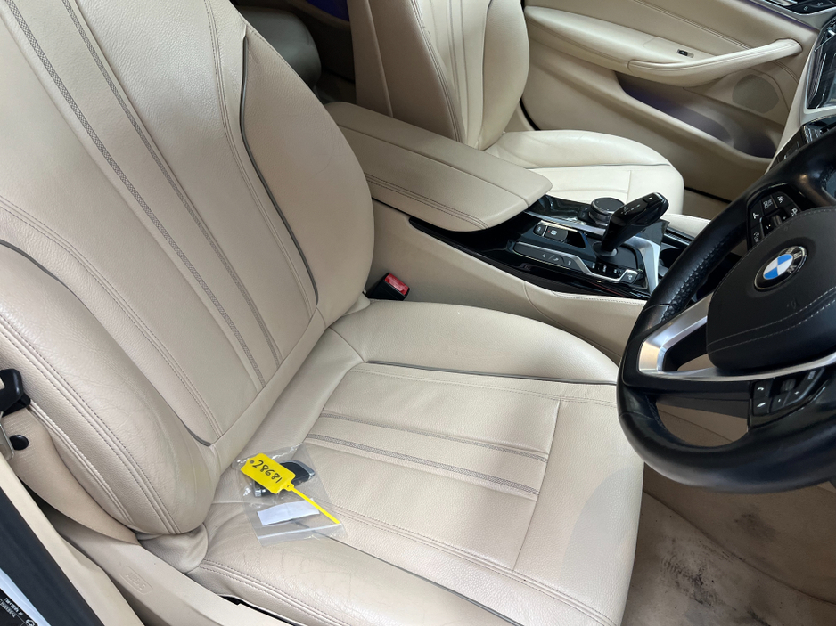 2017 BMW 5 Series - image 9