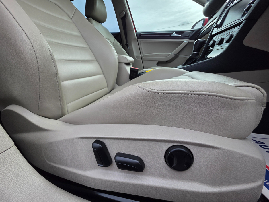 2015 Volkswagen Golf - image 6