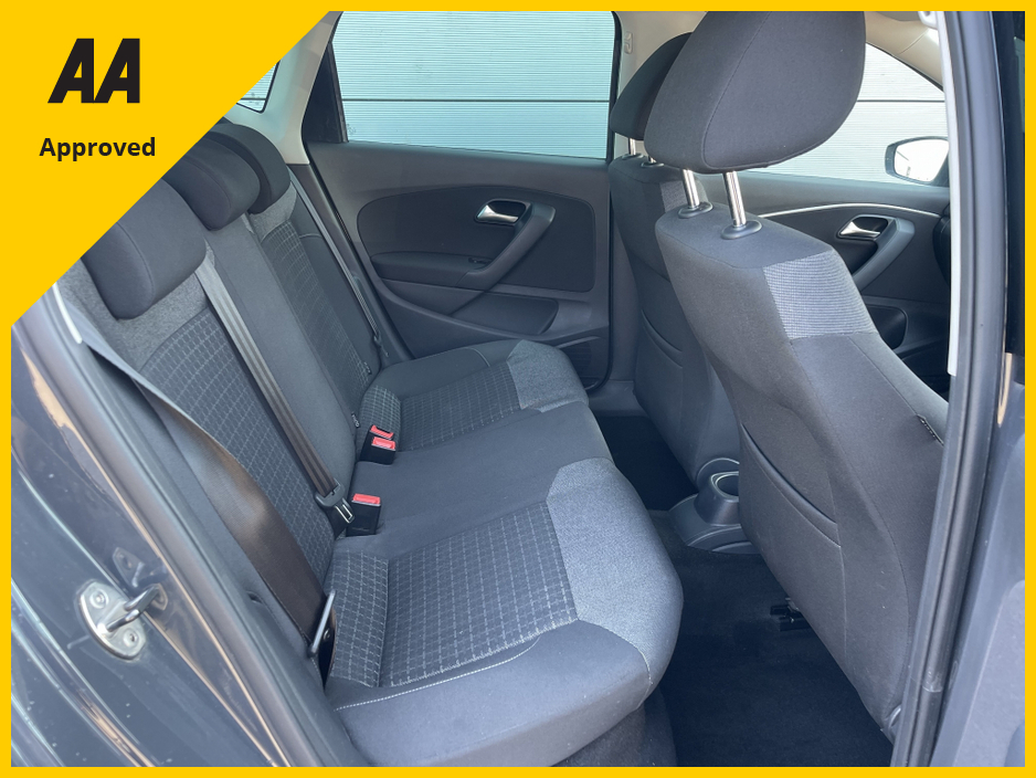 2017 Volkswagen Polo - image 4