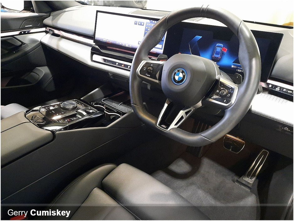 2025 BMW 5 Series - image 11