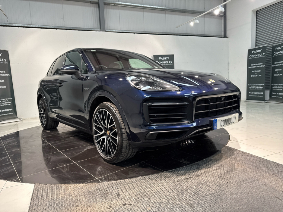 2022 Porsche Cayenne - image 6