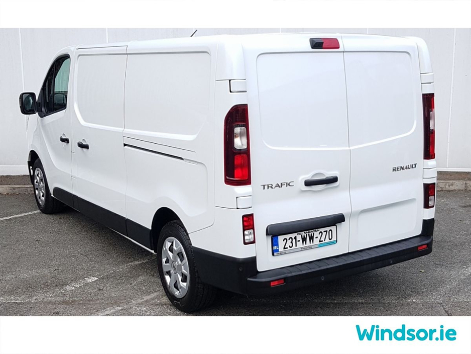 2023 Renault Trafic - image 15